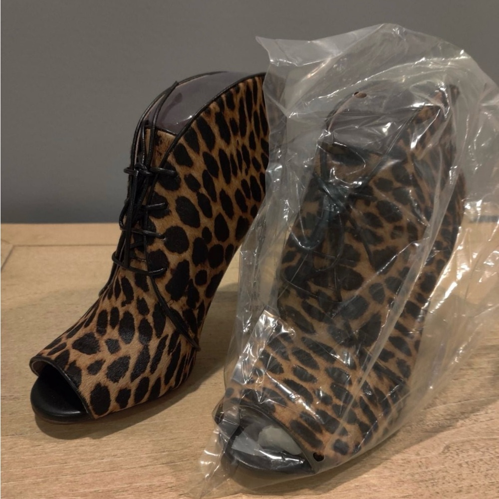 Louis et Cie Leopard Print Open Toe Lace Up Bootie Size 7